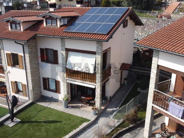 Villetta bifamiliare in vendita di 250 m²