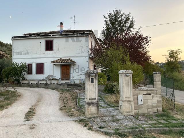 Villetta bifamiliare in vendita di 250 m² in Contrada Collepalma, 6