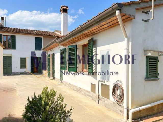 Villetta bifamiliare in vendita di 250 m² in Via Galcigliana, 20