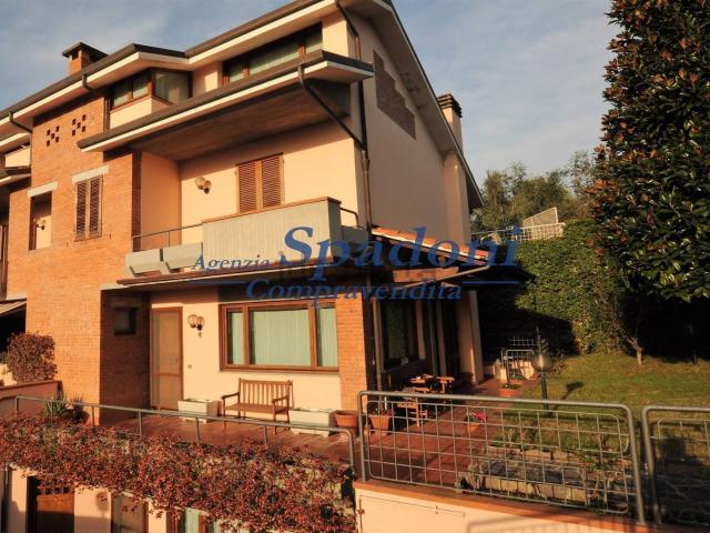 Villetta bifamiliare in vendita di 250 m²