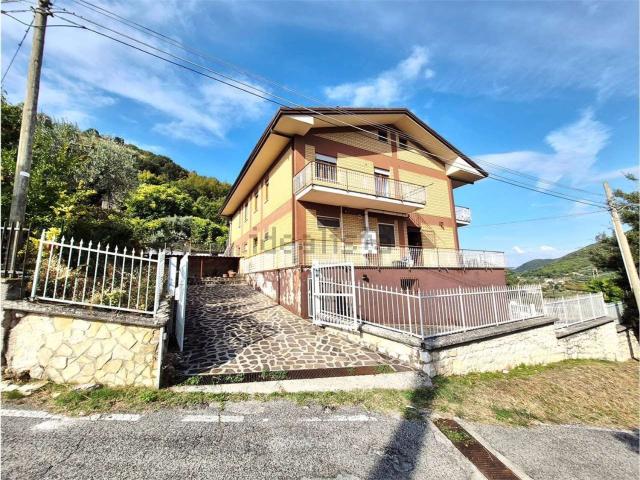 Villetta bifamiliare in vendita di 250 m²