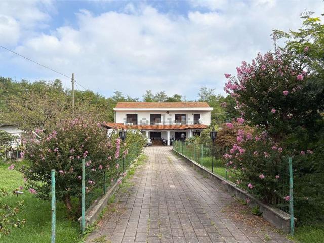 Villetta bifamiliare in vendita di 250 m²