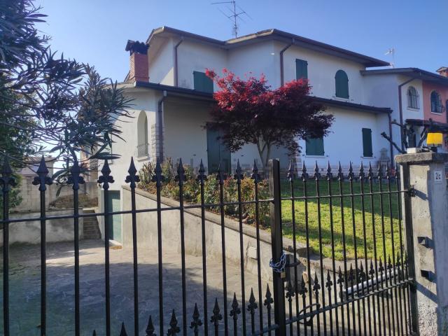 Villetta bifamiliare in vendita di 250 m² in Via Donatori di Sangue