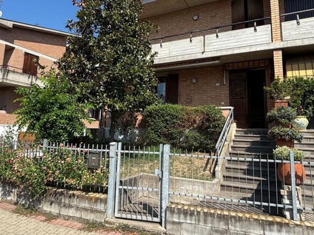 Villetta bifamiliare in vendita di 251 m² in Via Elvio Ubaldi, 3
