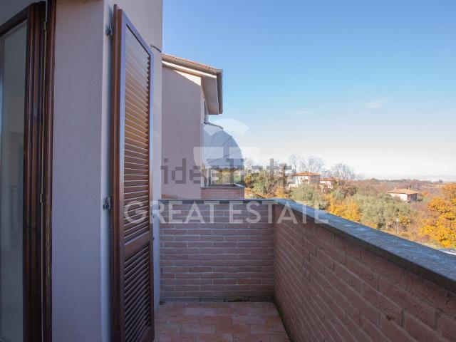 Villetta bifamiliare in vendita di 251 m² in Via Osvaldo Fabietti