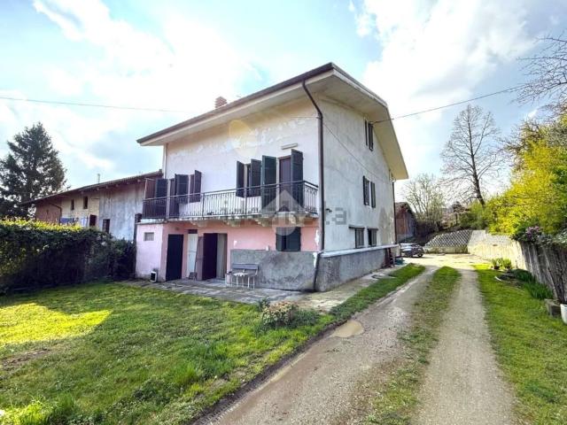 Villetta bifamiliare in vendita di 251 m² in Via Scallaro, 15