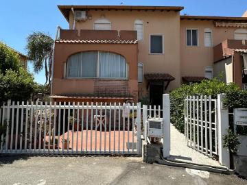 Villetta bifamiliare in vendita di 251 m² in Via Sandro Pertini
