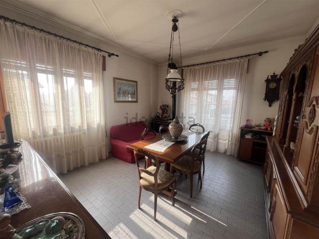 Villetta bifamiliare in vendita di 252 m² in Via G. Marconi