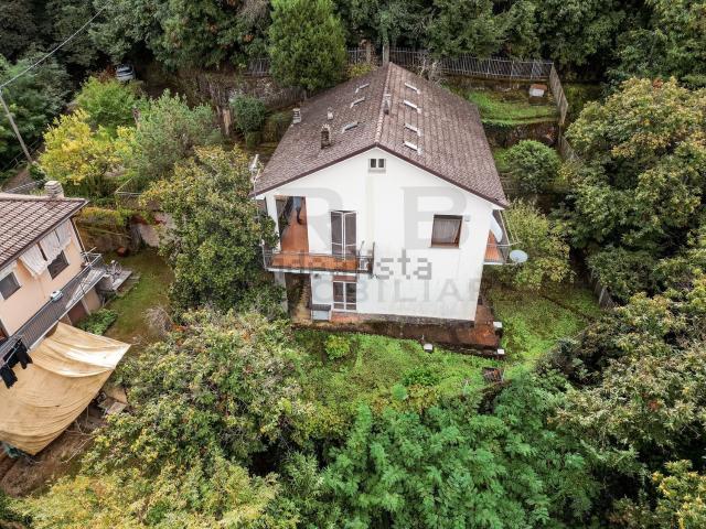 Villetta bifamiliare in vendita di 252 m² in Via San Martino