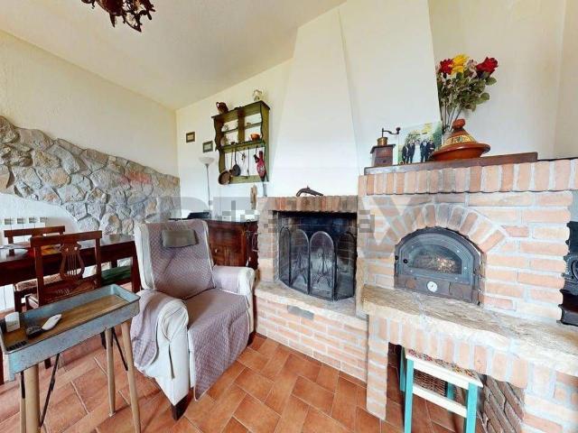 Villetta bifamiliare in vendita di 257 m² in Località Cellerano