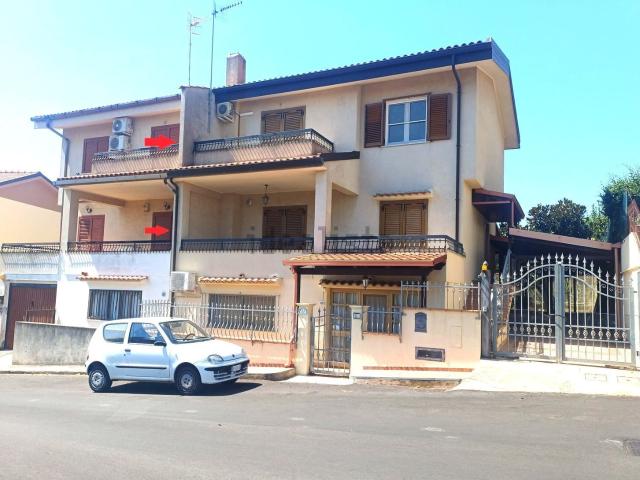 Villetta bifamiliare in vendita di 257 m² in Via delle Rose, 11