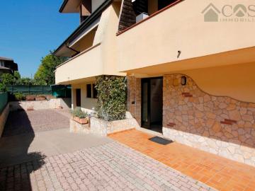 Villetta bifamiliare in vendita di 257 m² in Via F. Rodolfi, 3