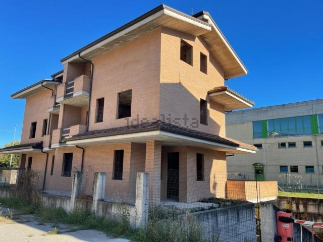 Villetta bifamiliare in vendita di 257 m² in Via Guidarelli