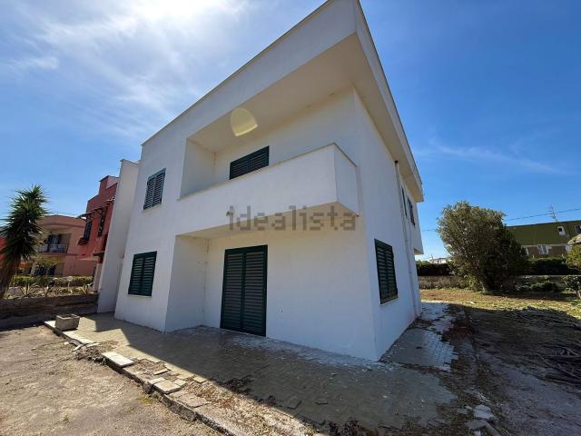 Villetta bifamiliare in vendita di 257 m² in Via Montenuovo Licola Patria