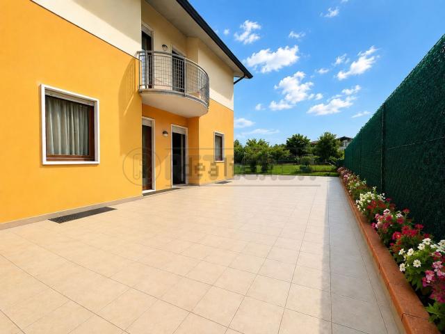 Villetta bifamiliare in vendita di 254 m² in Via degli Aceri