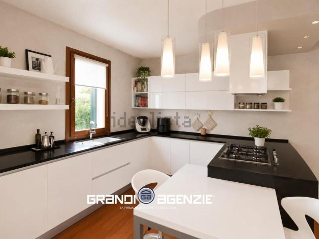 Villetta bifamiliare in vendita di 254 m² in Via Molino