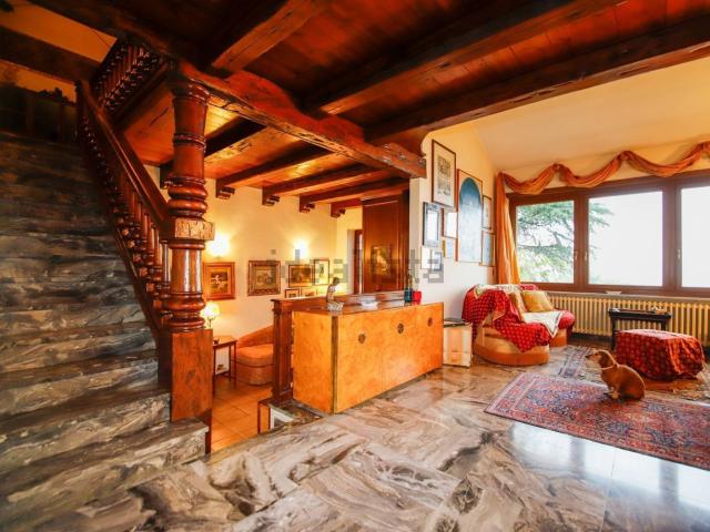 Villetta bifamiliare in vendita di 255 m² in Strada Santa Brigida, 93