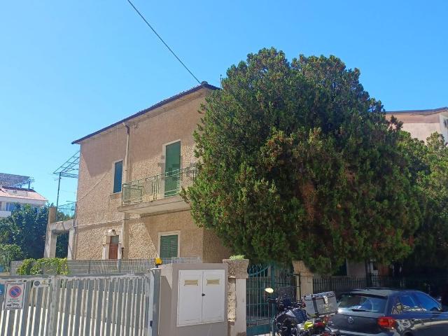Villetta bifamiliare in vendita di 255 m² in Via Baldacchini