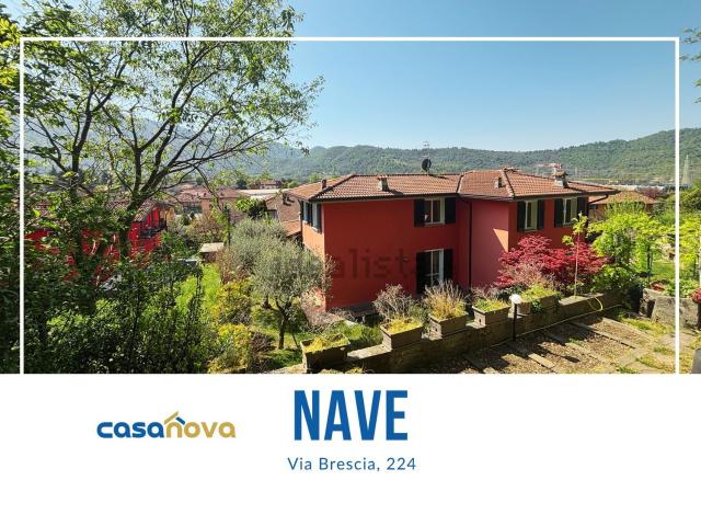 Villetta bifamiliare in vendita di 255 m² in Via Brescia, 224