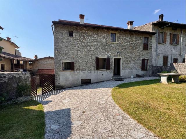 Villetta bifamiliare in vendita di 255 m² in Via dei Fantoni, 5