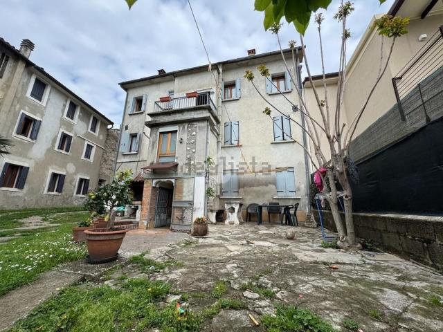 Villetta bifamiliare in vendita di 255 m² in Via del Fante, 287