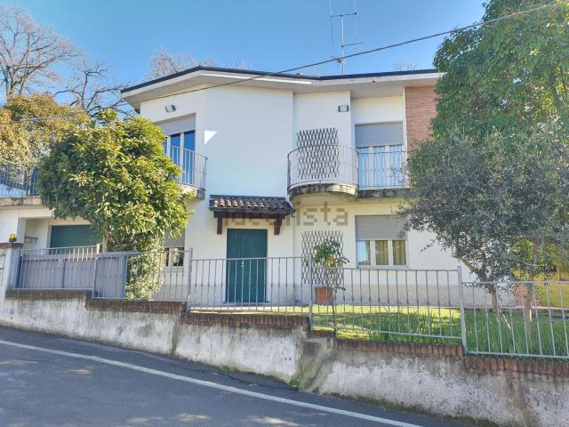 Villetta bifamiliare in vendita di 255 m² in Via Guglielmo Marconi, 60