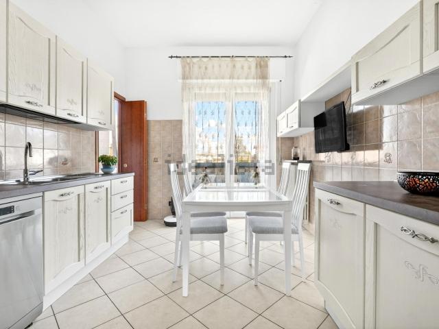 Villetta bifamiliare in vendita di 255 m² in Via Monte Rosa, 15