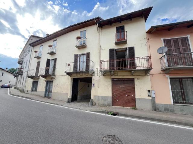 Villetta bifamiliare in vendita di 255 m² in Via Nazionale, 200