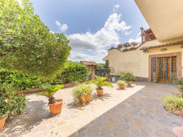 Villetta bifamiliare in vendita di 255 m² in Via Nettunense, 454