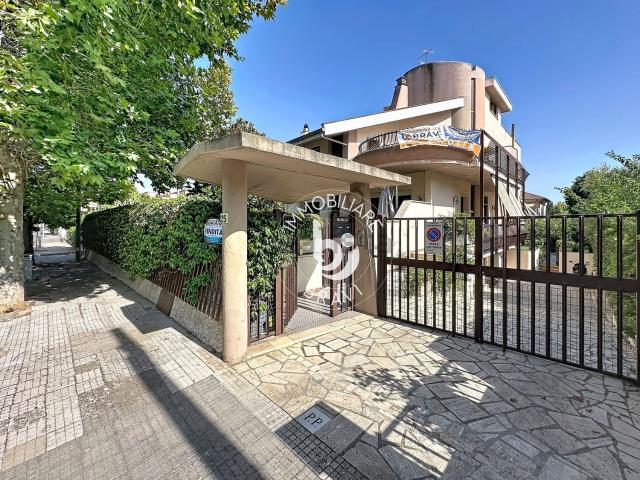 Villetta bifamiliare in vendita di 255 m² in Via Pirgus