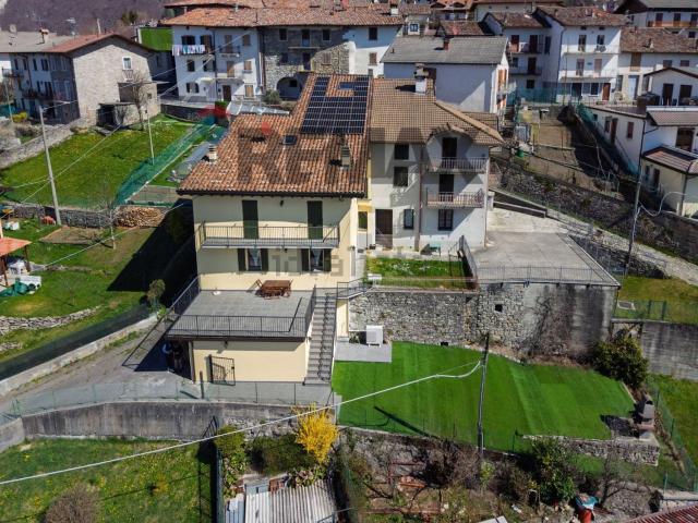 Villetta bifamiliare in vendita di 255 m² in Via Pozzi, 9