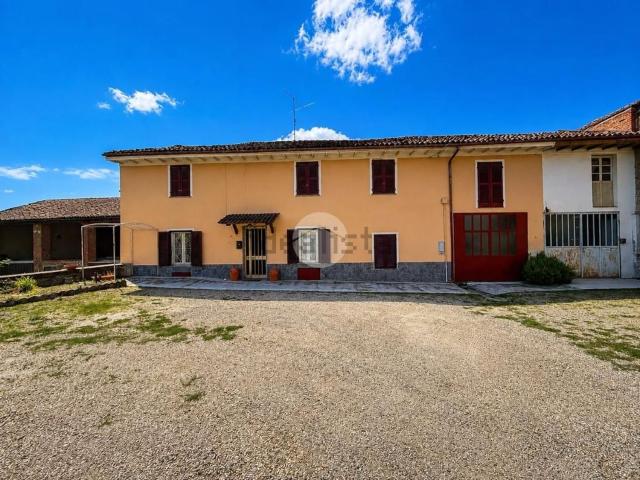Villetta bifamiliare in vendita di 255 m² in Via Roma, 145
