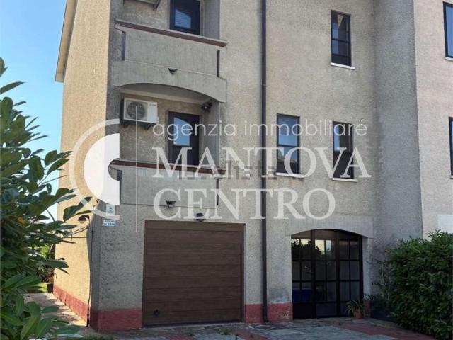 Villetta bifamiliare in vendita di 255 m²