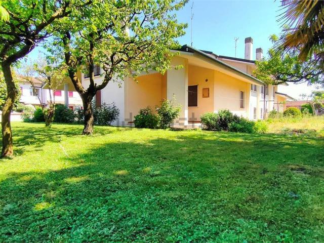 Villetta bifamiliare in vendita di 255 m²