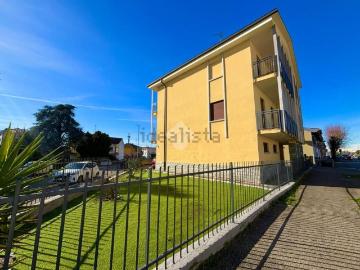 Villetta bifamiliare in vendita di 256 m² in Strada Biandrate, 11