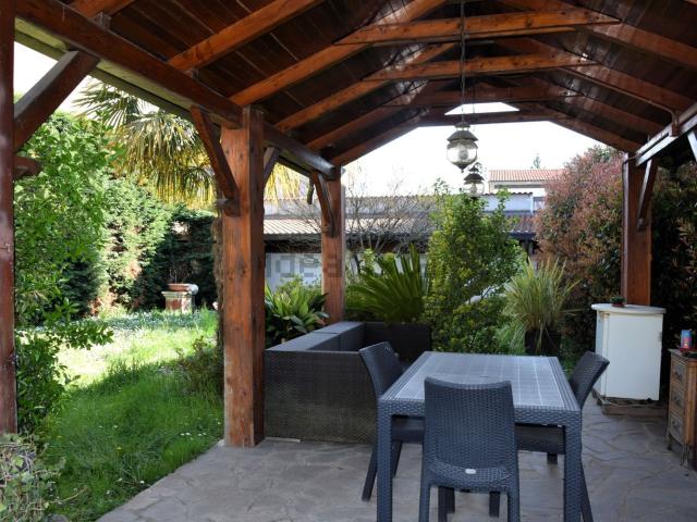 Villetta bifamiliare in vendita di 256 m² in Via XX Settembre, 3