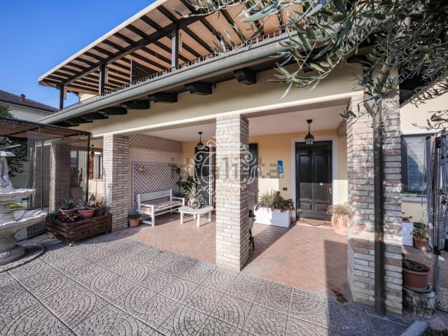 Villetta bifamiliare in vendita di 258 m² in Vicolo Vecchio, 2