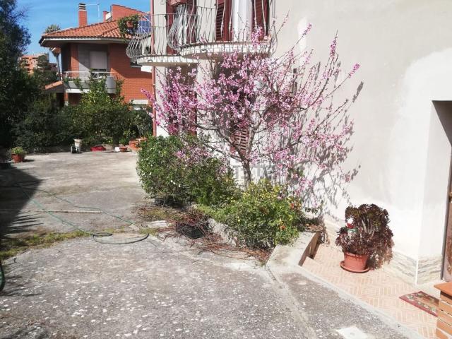 Villetta bifamiliare in vendita di 258 m² in Via Baratz, 6