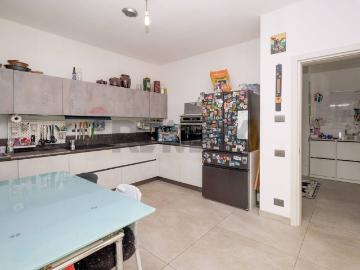 Villetta bifamiliare in vendita di 258 m² in Via Rienza, 26