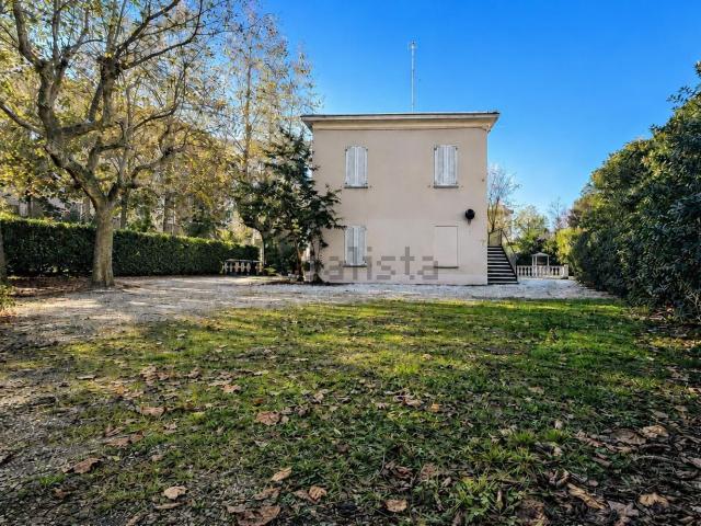 Villetta bifamiliare in vendita di 258 m² in Viale Gabriele D&apos Annunzio, 7