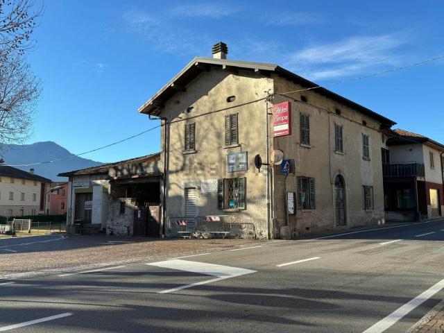 Villetta bifamiliare in vendita di 259 m² in Via Vittorio Emanuele, 1
