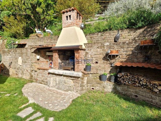 Villetta bifamiliare in vendita di 263 m² in Via Pozzetto