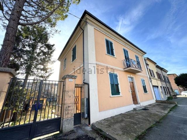 Villetta bifamiliare in vendita di 260 m² in Borgo Sforzacosta, 18