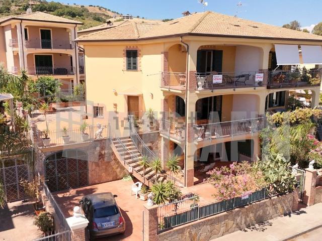 Villetta bifamiliare in vendita di 260 m² in Contrada Aprocello, 8