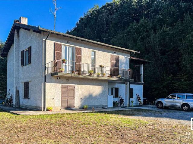 Villetta bifamiliare in vendita di 260 m² in Località Valeriola