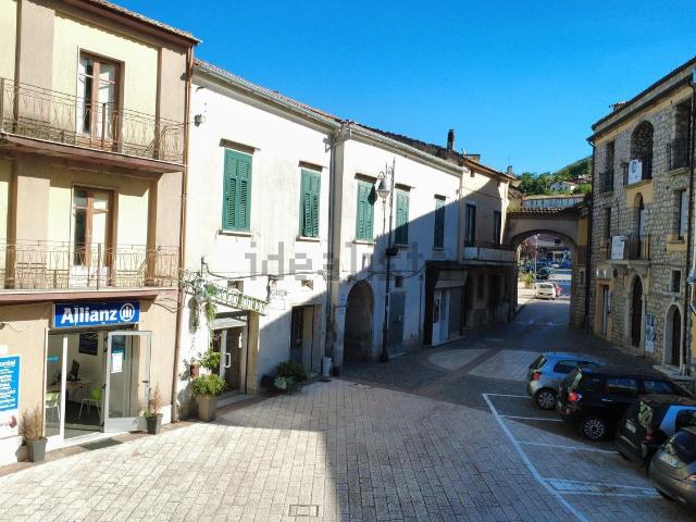 Villetta bifamiliare in vendita di 260 m² in Piazza melluso antonio, 19