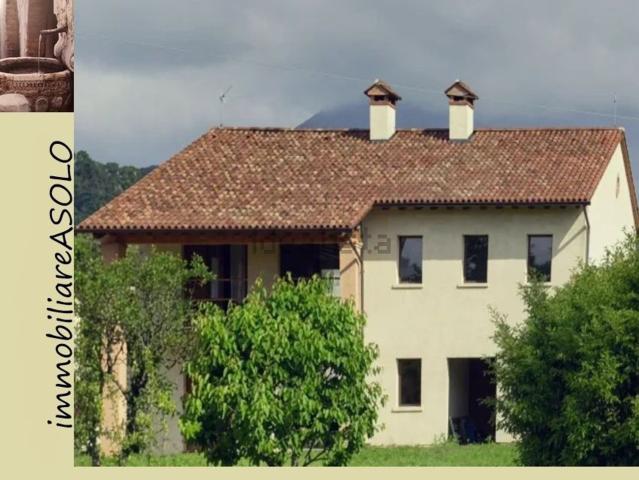 Villetta bifamiliare in vendita di 260 m² in Strada dei Colli