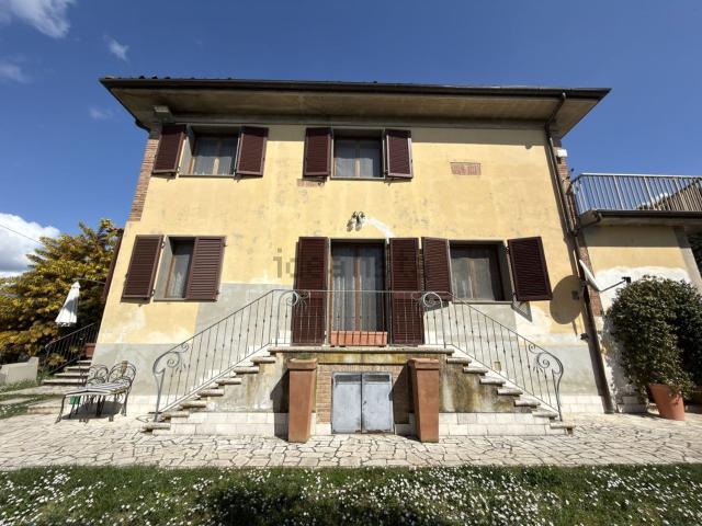 Villetta bifamiliare in vendita di 260 m² in Strada del Molino, 2