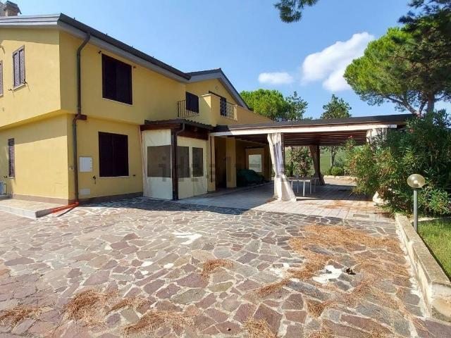 Villetta bifamiliare in vendita di 260 m² in Strada di Santa Lucia