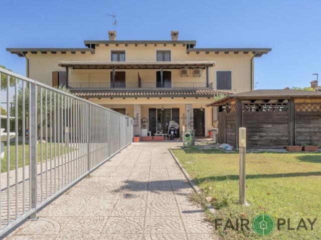 Villetta bifamiliare in vendita di 260 m² in Vicolo Vecchio, 2